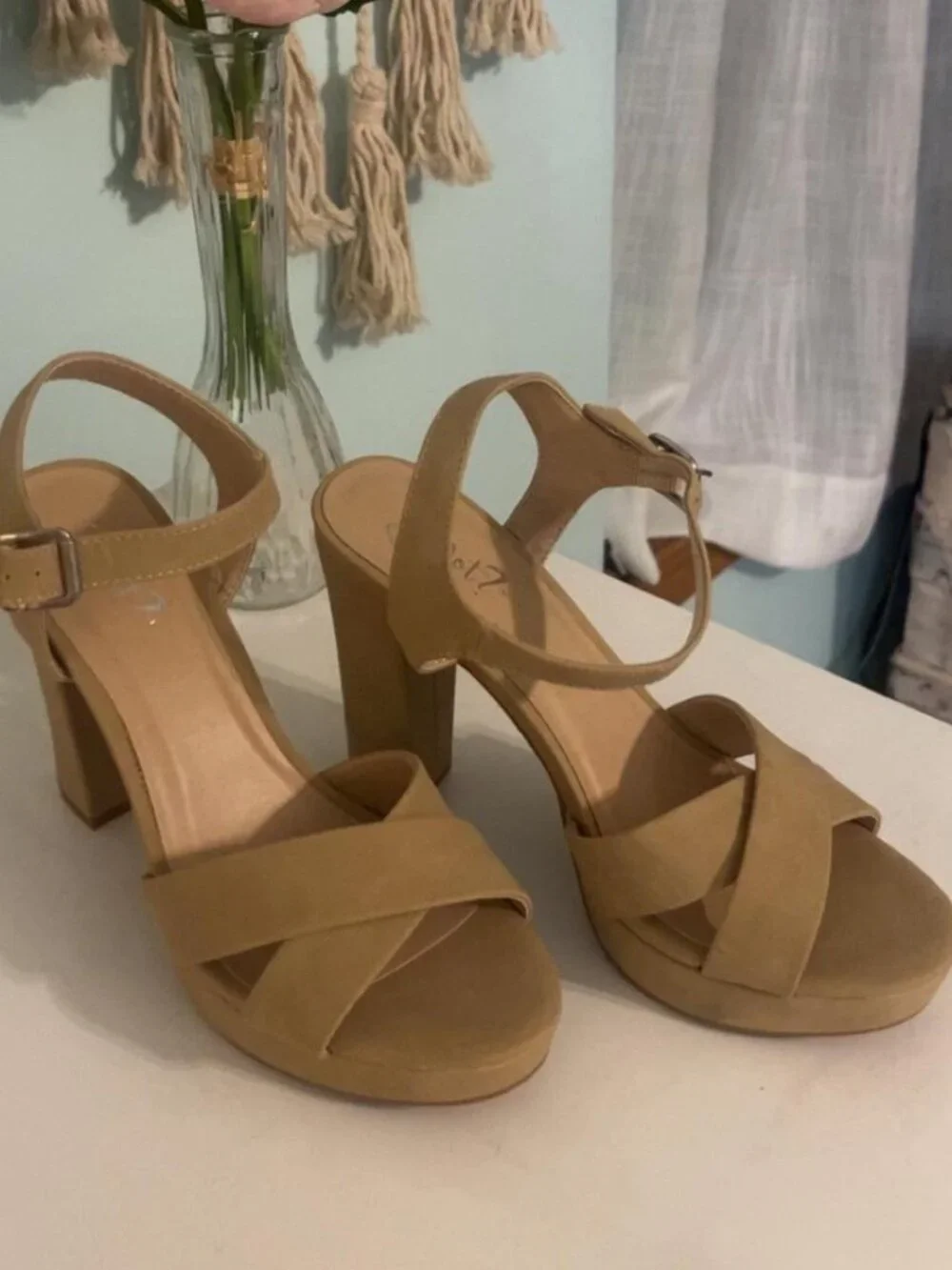 Women's Tan Courts